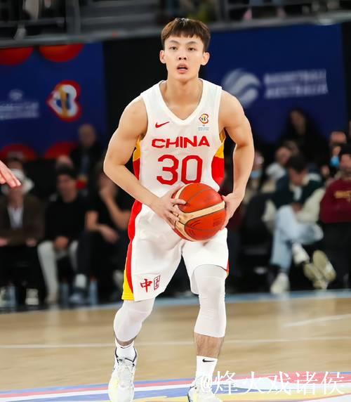 争议判罚引热议！徐杰受伤始末披露，杜锋徐杰赛后表态获赞